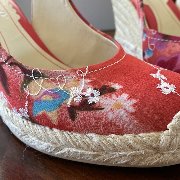 Franco Sarto L-Queen Fuchsia Chiffon Wedge. Size 5.5 EUC. - Picture 7 of 7